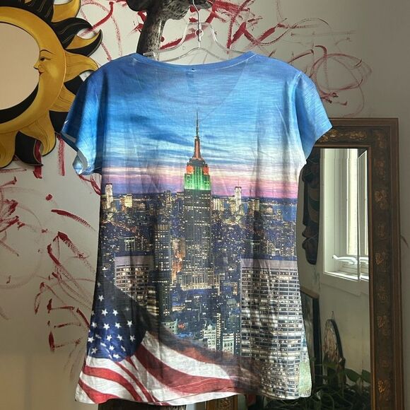 TRUE ROCK Cityscape V-Neck Tee - Blue and White L - Picture 15 of 16